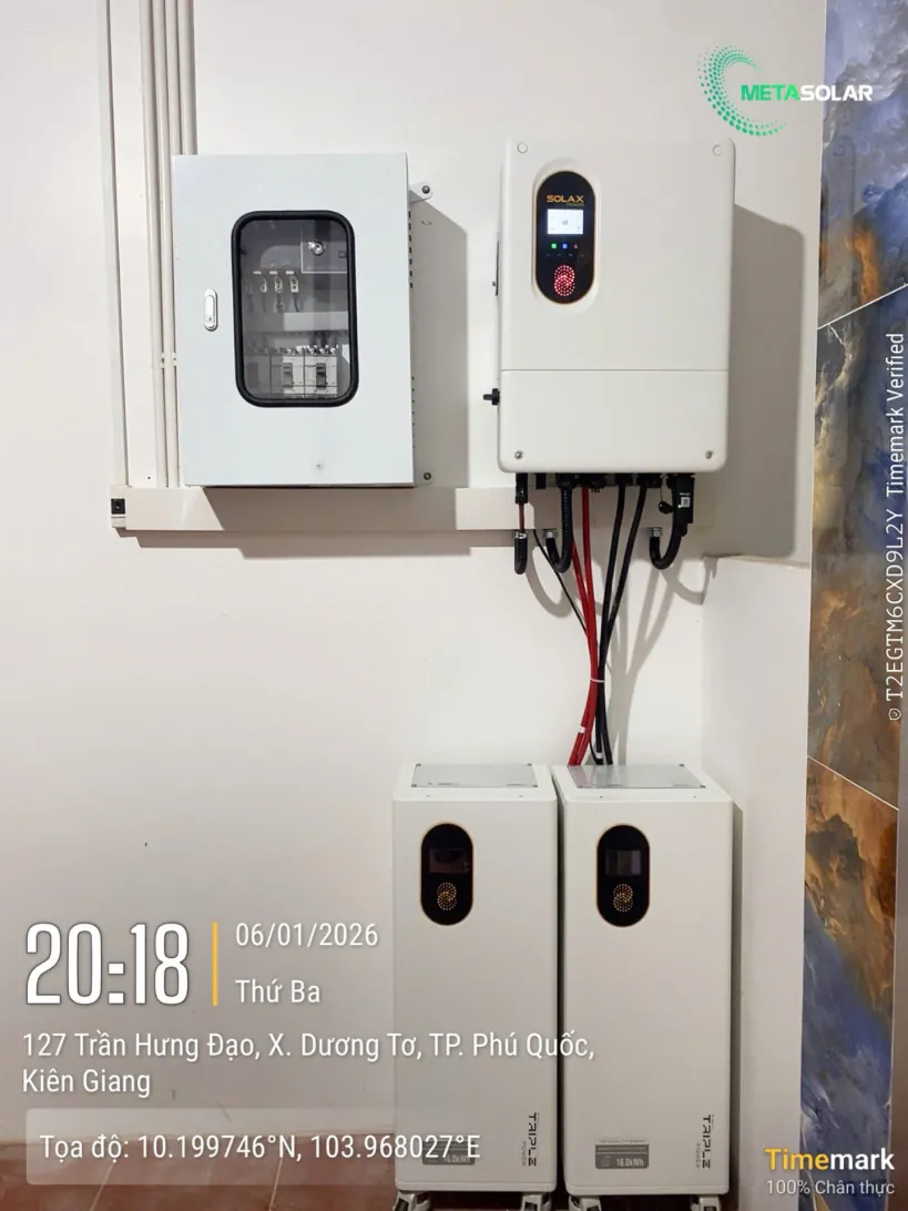 Khách sạn Nguyên Nhân — inverter SolaX và pin lưu trữ