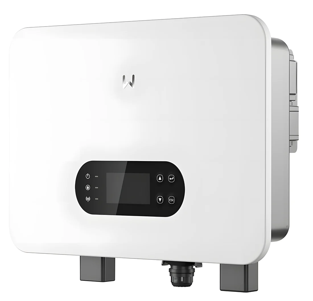 Biến tần hybrid GoodWe vỏ trắng treo tường, mặt trước có màn hình nhỏ và bốn nút bấm bên dưới