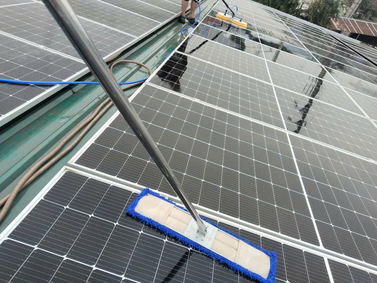 Bảo trì hệ thống điện năng lượng mặt trời