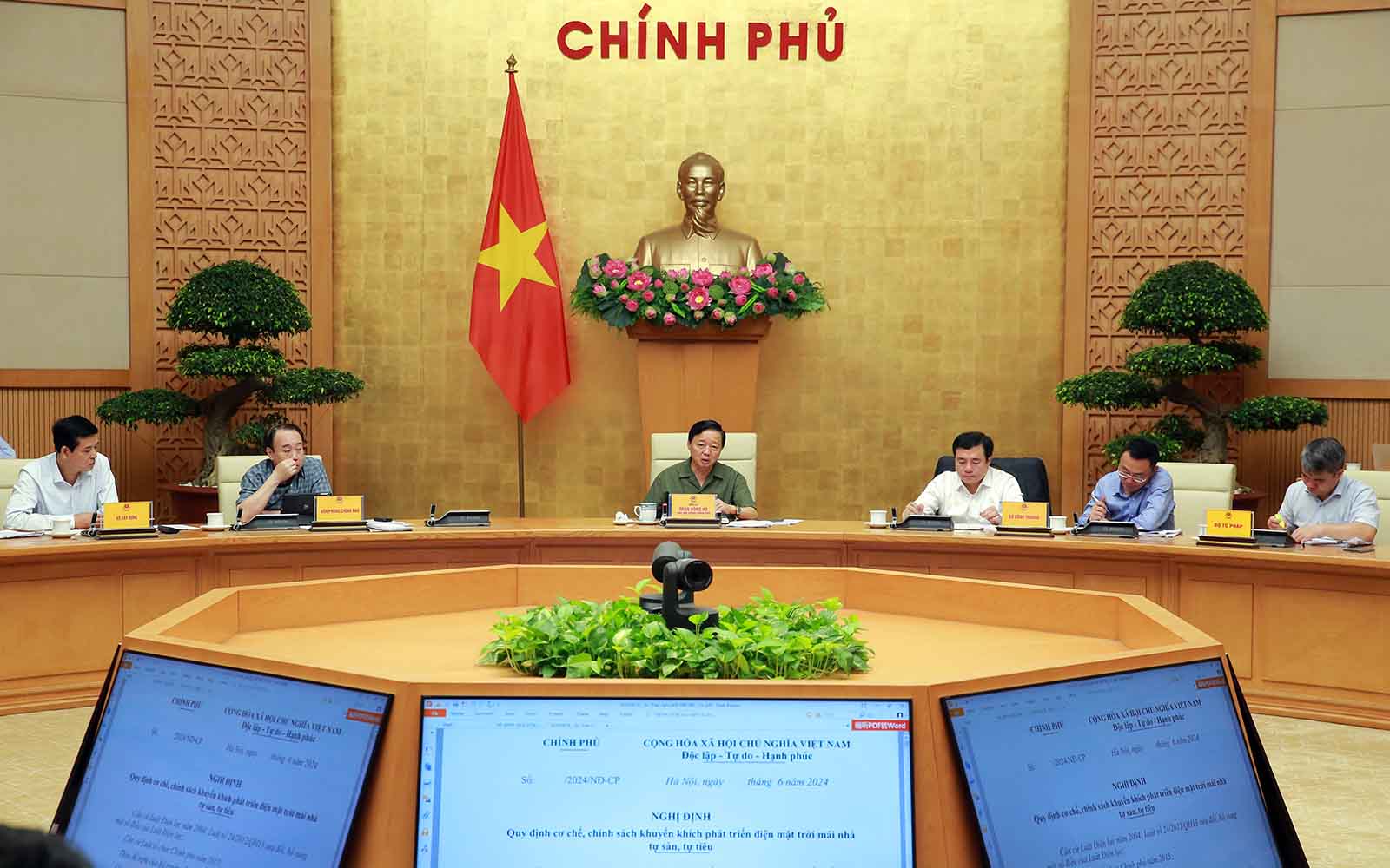 Chính sách Việt Nam