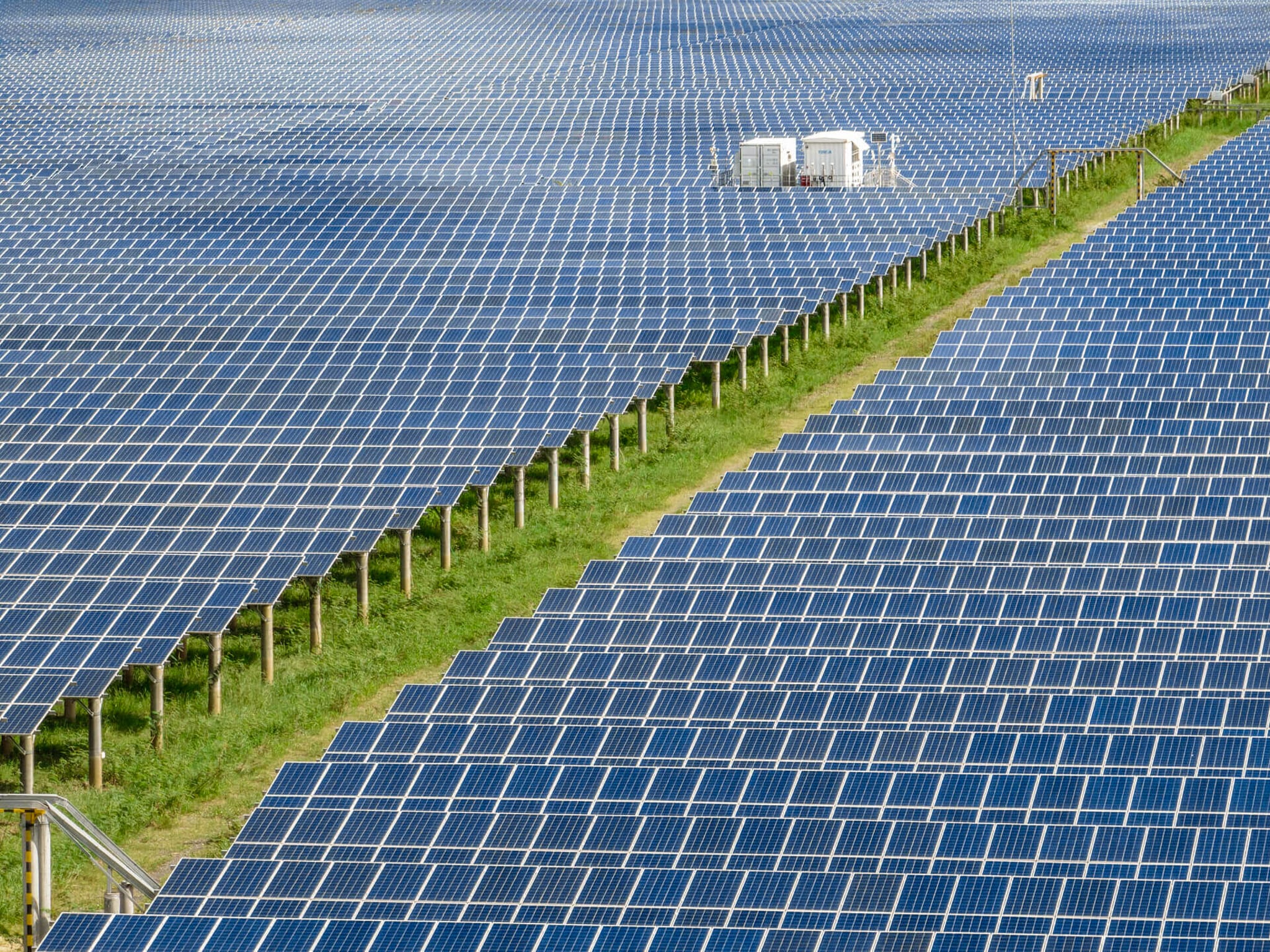 Thị Trường Pin Mặt Trời 2025